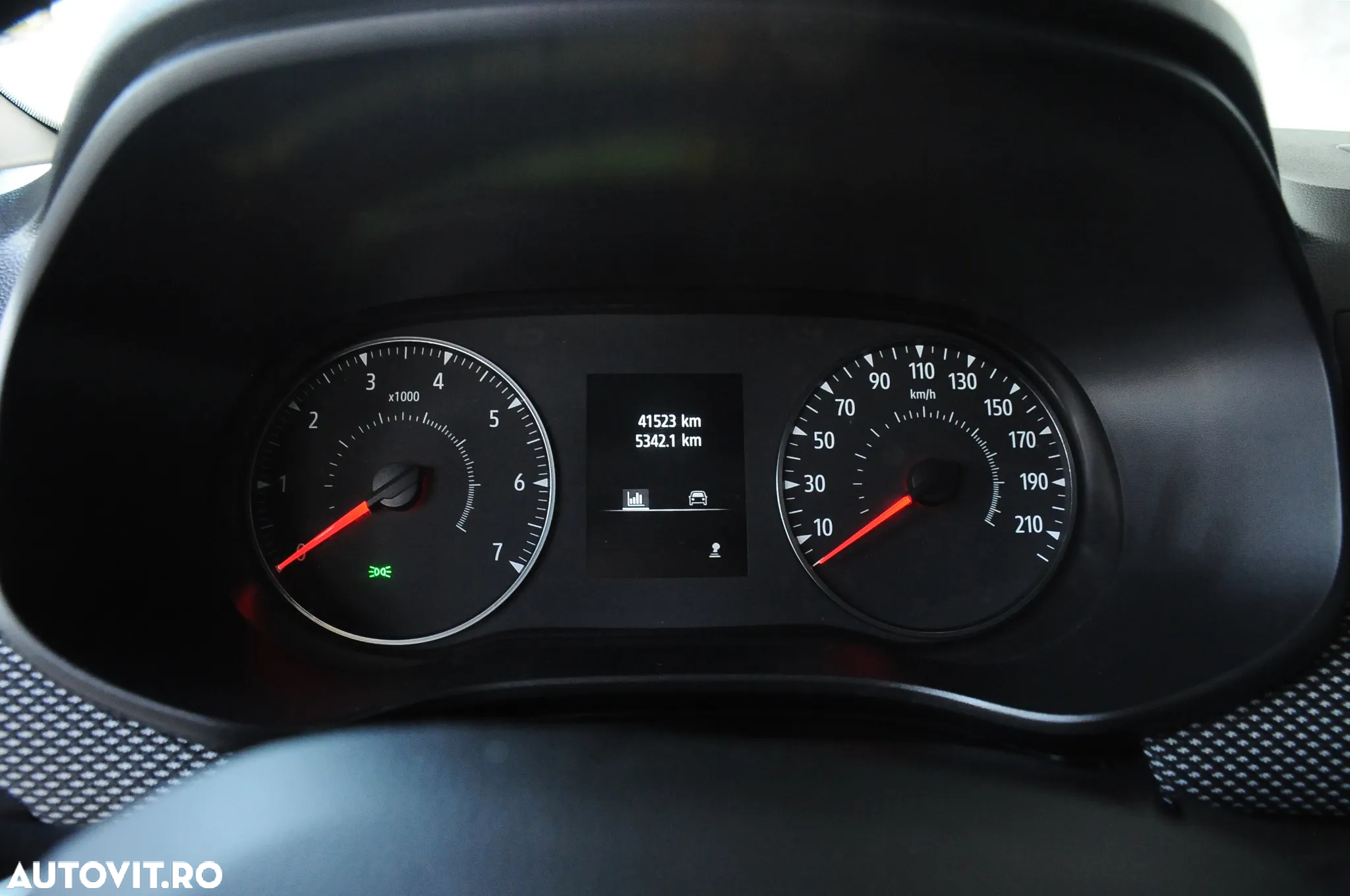 Dacia Logan TCe 90 Essential - 5