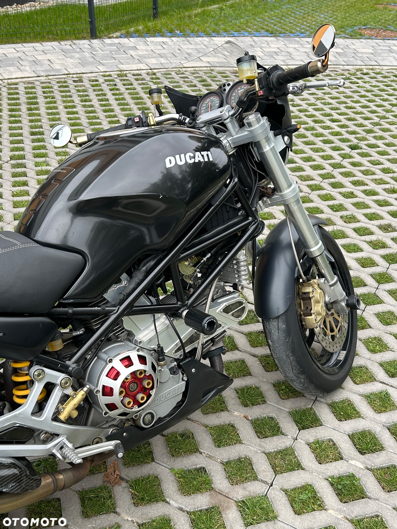 Ducati 900 - 12