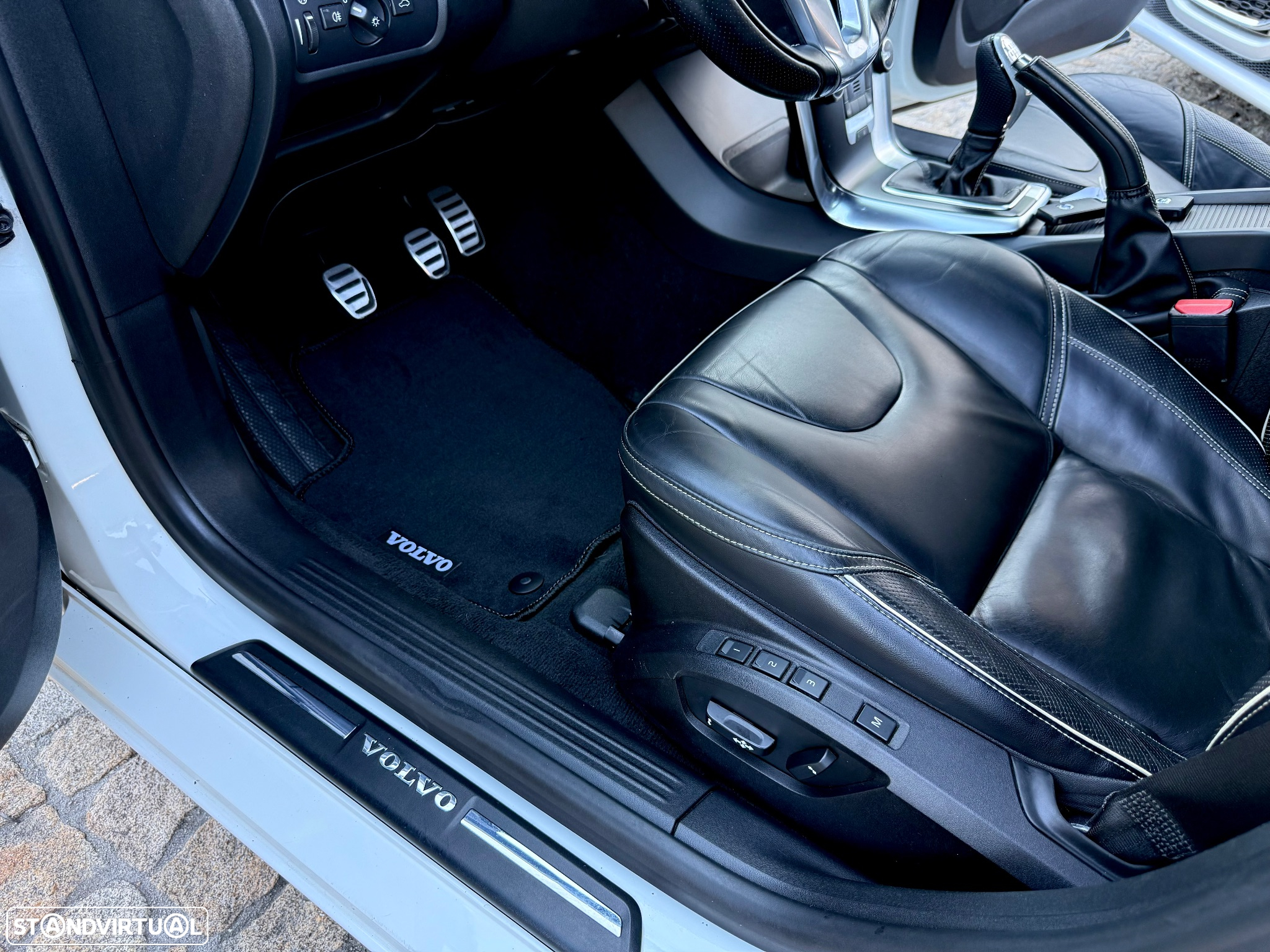 Volvo V40 1.6 D2 R-Design - 38