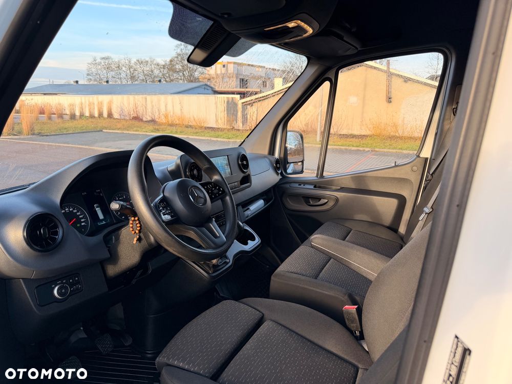 Mercedes-Benz Sprinter - 20