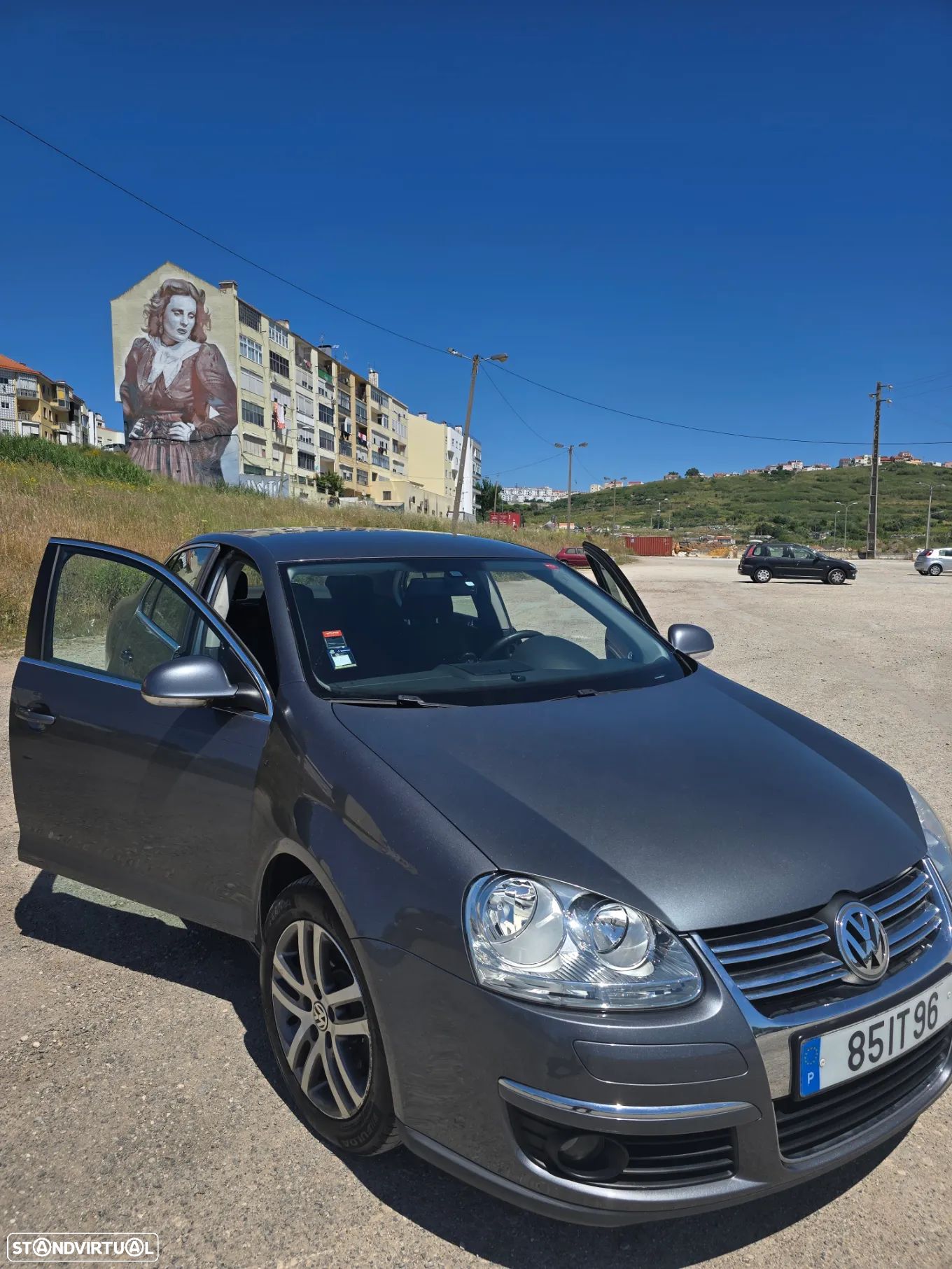 VW Jetta 1.6 TDi Confortline - 1