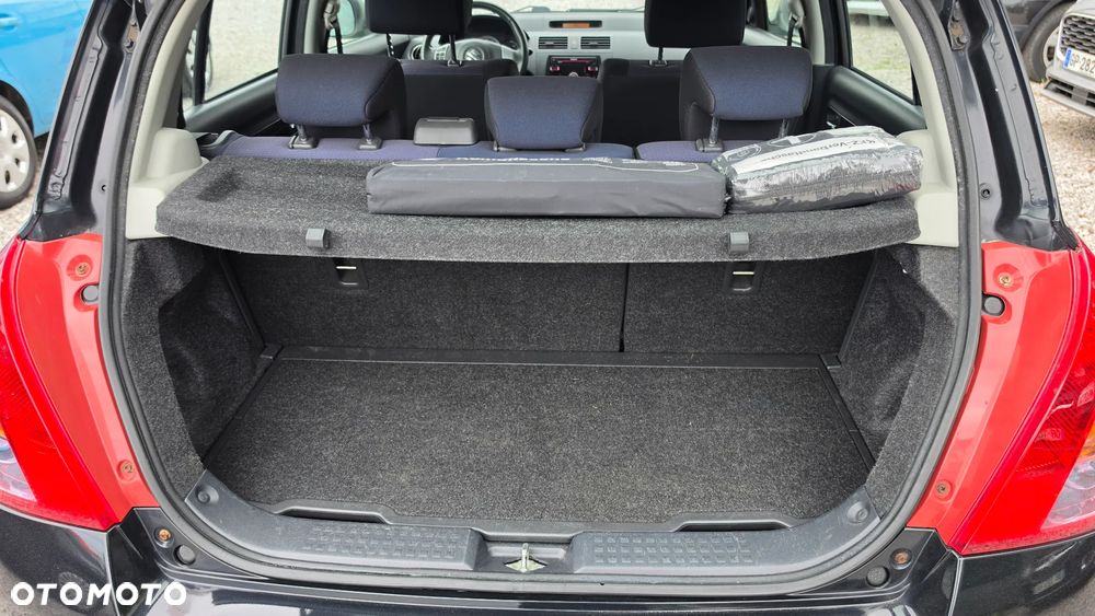 Suzuki Swift 1.3 Black and White - 19