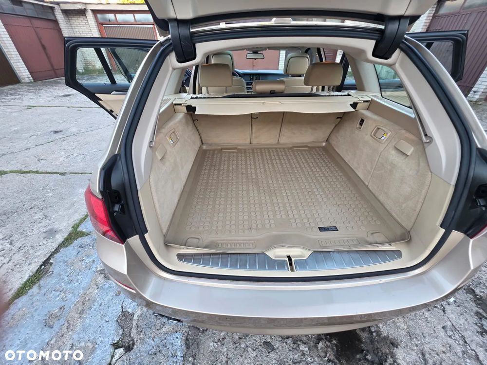 BMW Seria 5 523i - 5