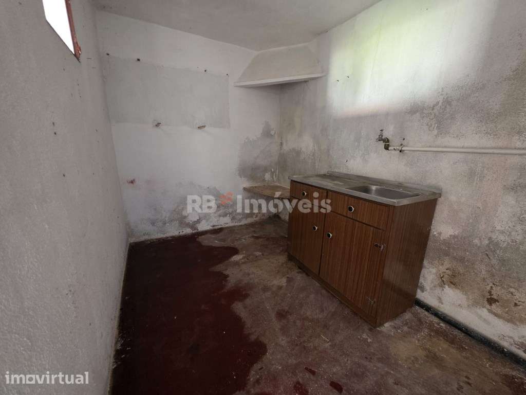 Casa de Campo para recuperar com logradouro - Peralva, Tomar - Grande imagem: 3/29