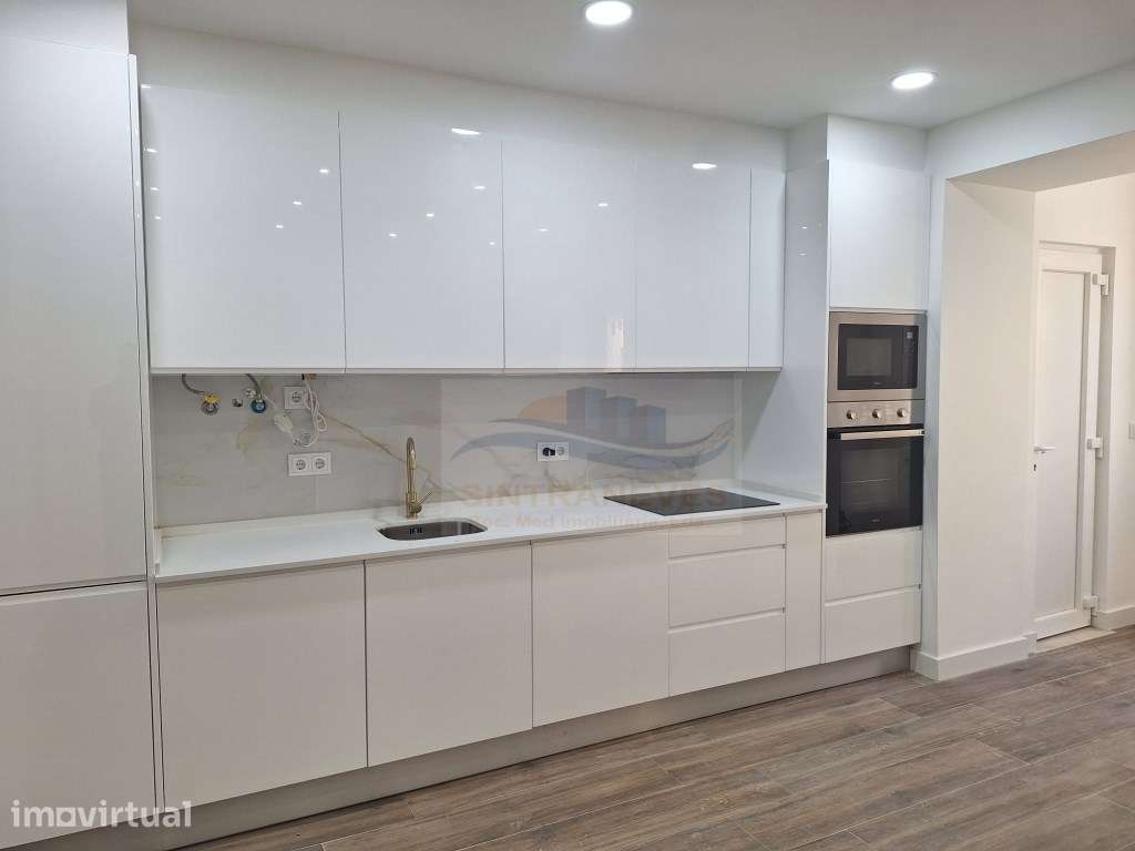 Apartamento T2 com logradouro, na Venda Nova, perto do Metro - Grande imagem: 2/8