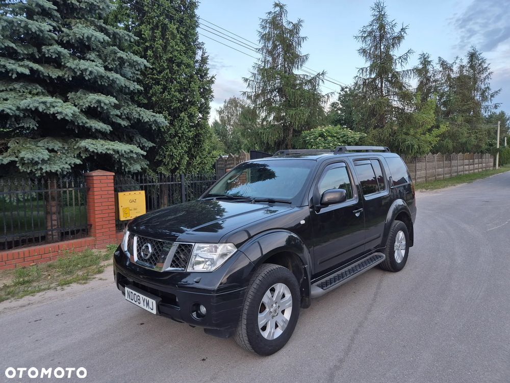 Nissan Pathfinder - 2