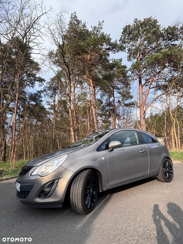 Opel Corsa 1.4 16V Color Edition - 1