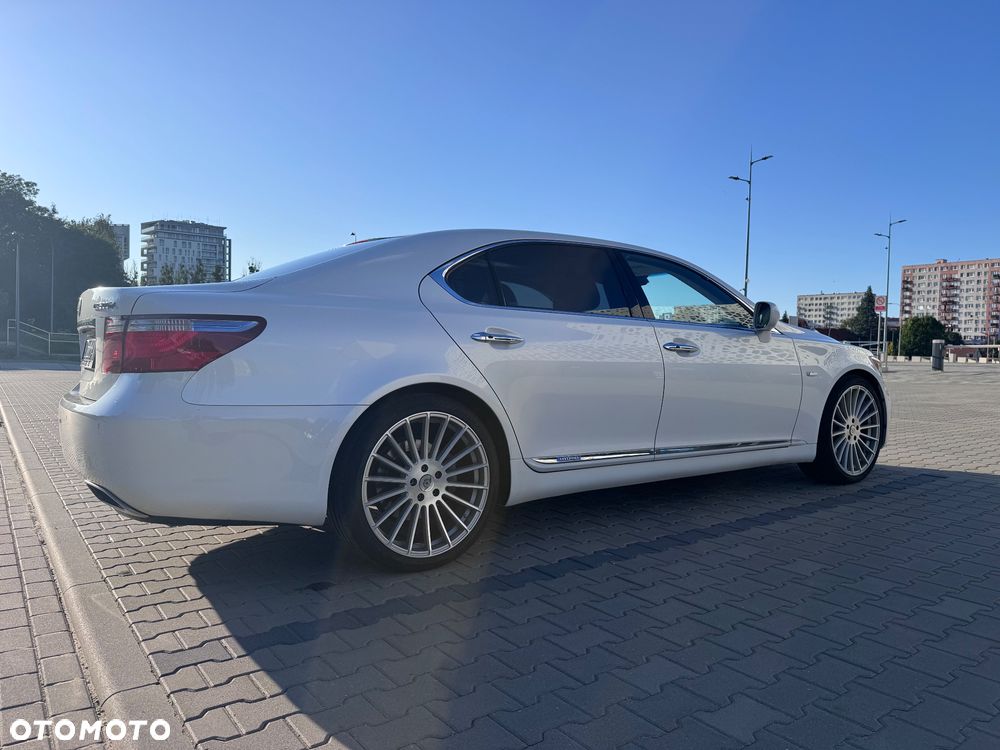 Lexus LS 600h L Superior - 18
