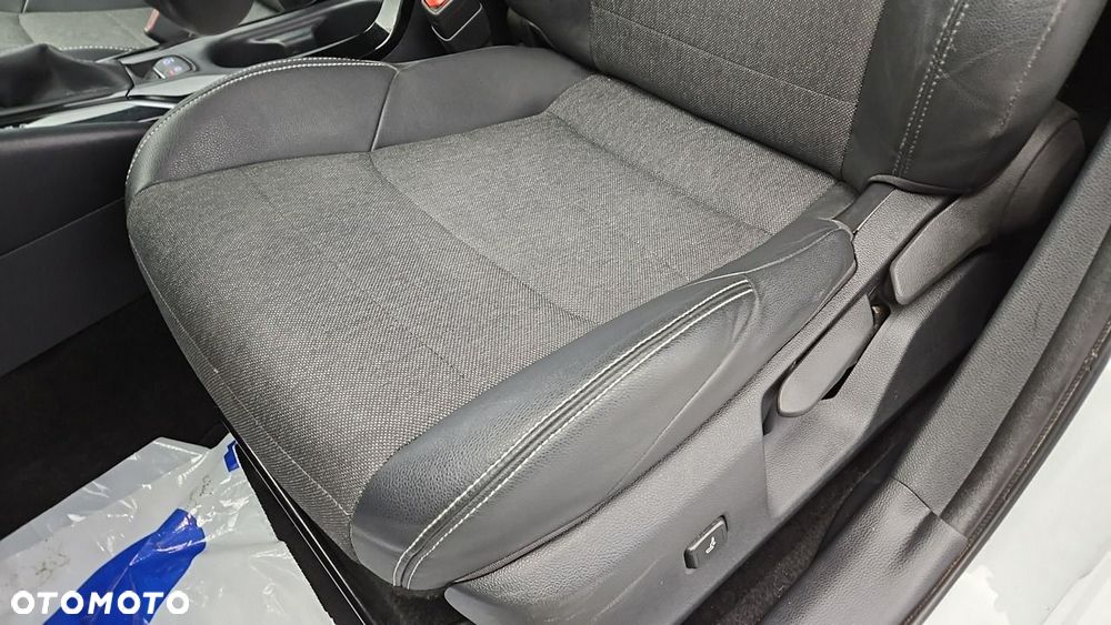 Toyota Corolla 2.0 Hybrid Executive - 12