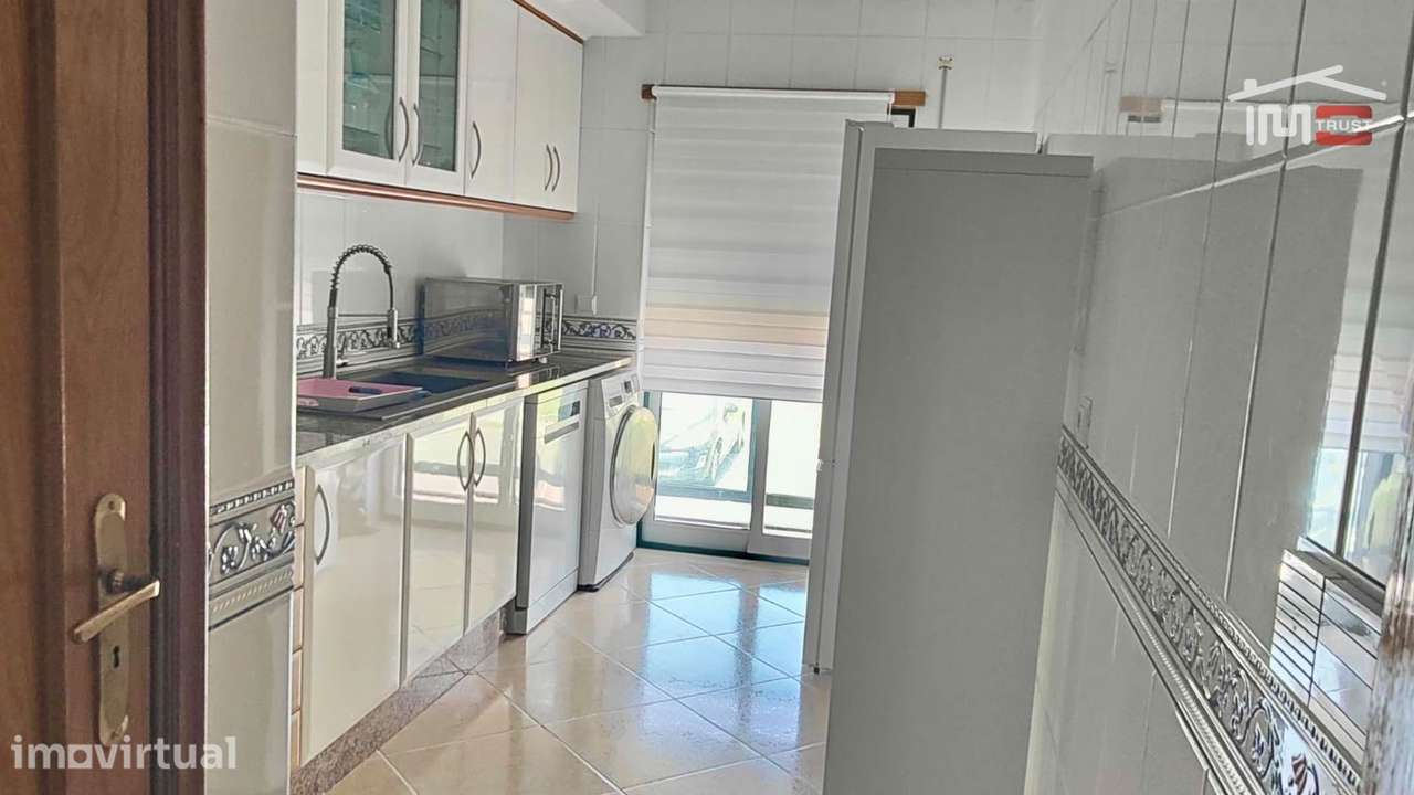 T2 MOBILADO E RENOVADO COM 81,5 M² NA ATALAIA - MONTIJO - Grande imagem: 2/38