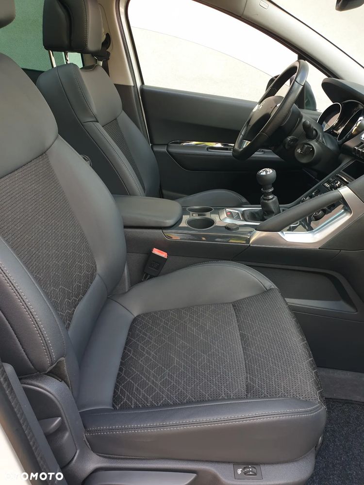 Peugeot 3008 HDi 150 Allure - 32