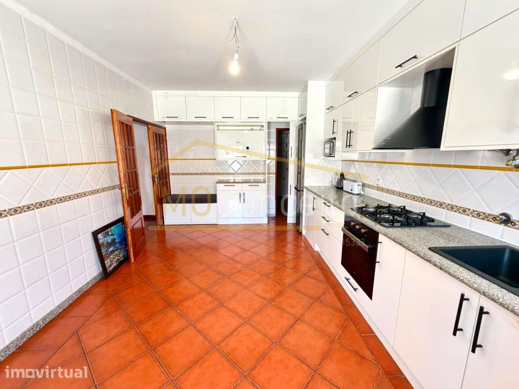 Moradia T4+1 | 2 Anexos - Espaço Exterior - Garagem | Entroncamento - Grande imagem: 4/60