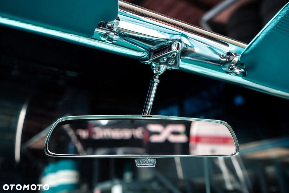 Ford Thunderbird - 34