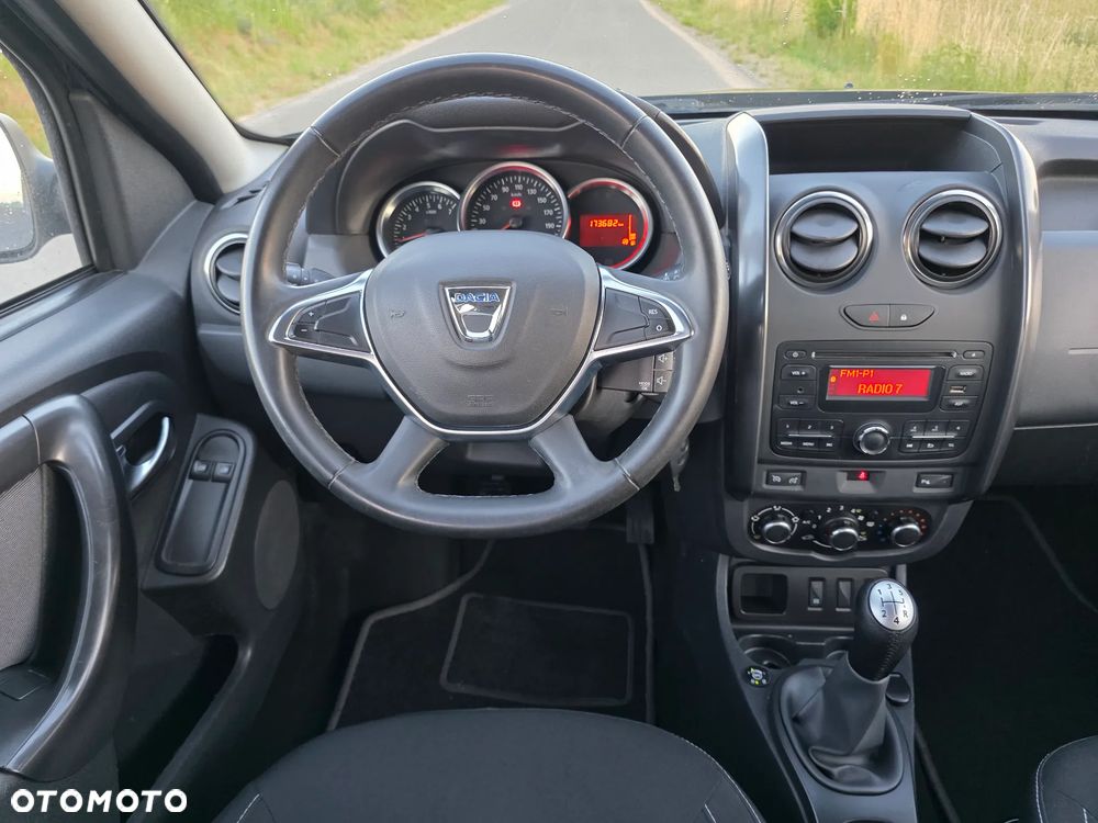 Dacia Duster 1.6 SCe Essential - 23