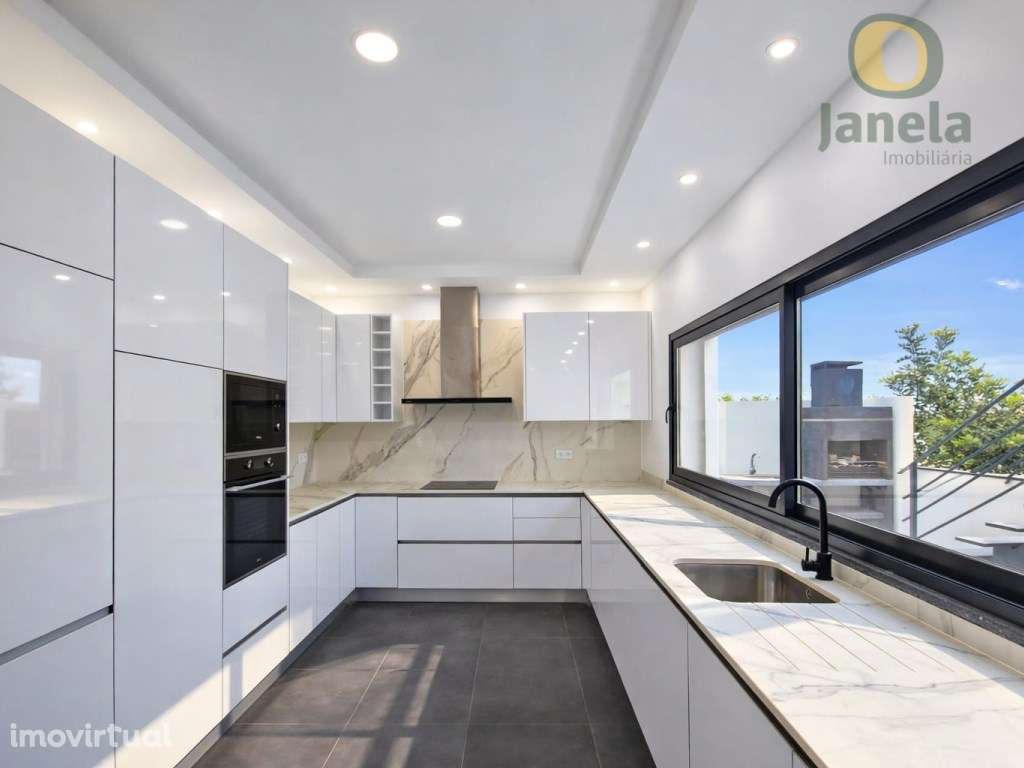 Moradia Nova com bons terraços , imersa na natureza e perto da Vila... - Grande imagem: 2/28