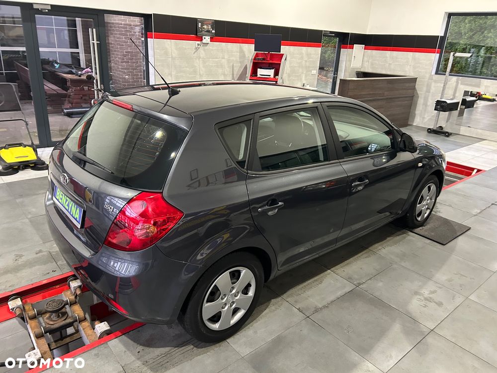 Kia Ceed - 9
