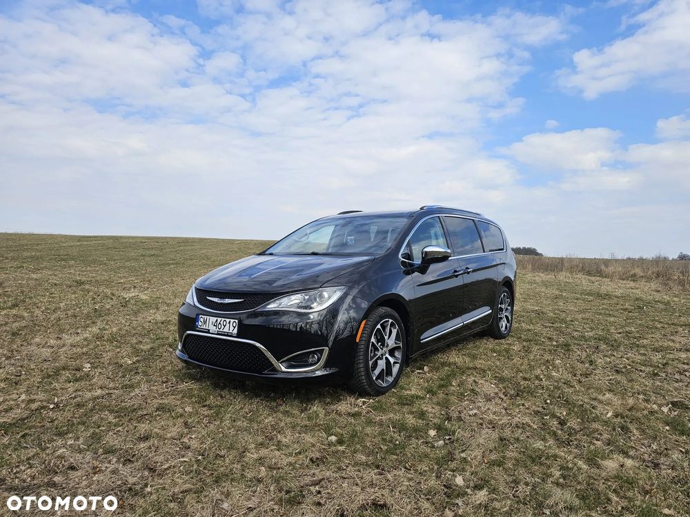 Chrysler Pacifica - 1