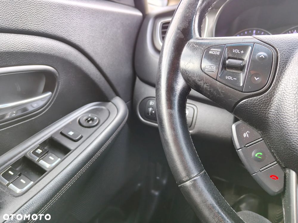Kia Carens 1.7 CRDi M - 23