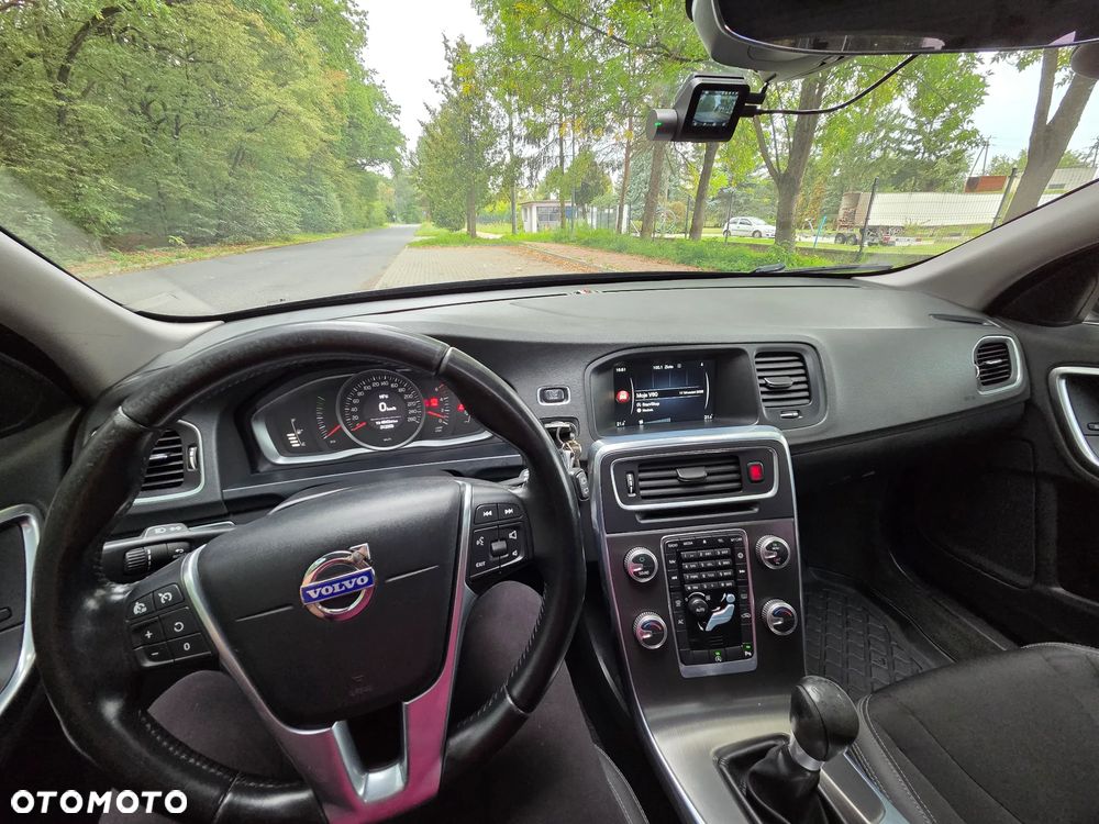 Volvo V60 D2 Momentum - 26