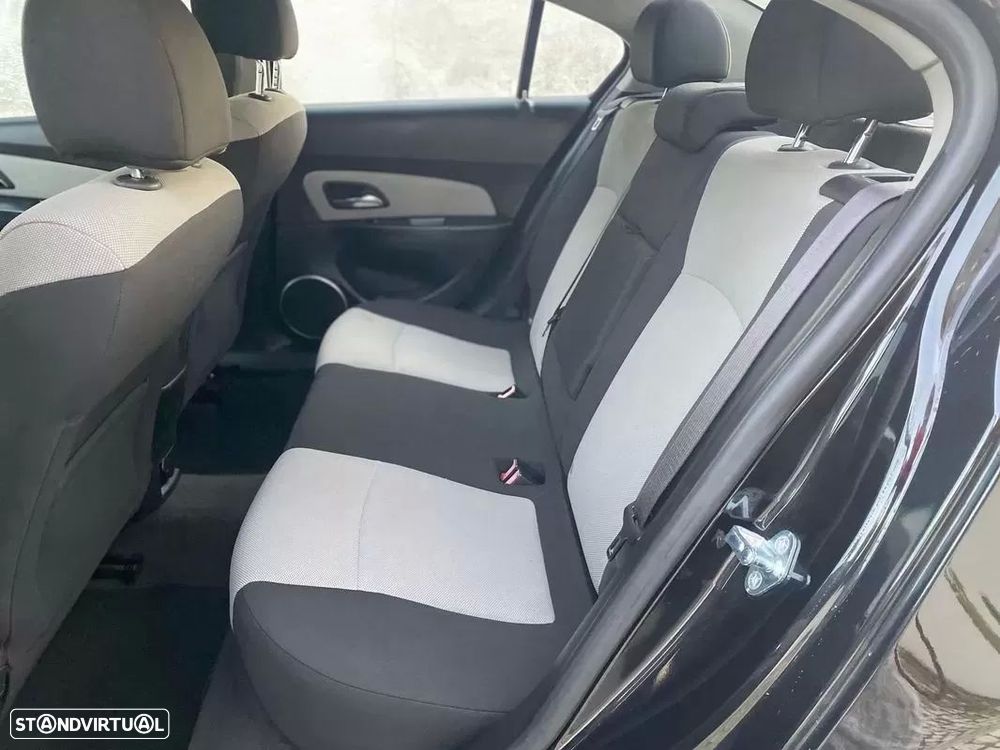 Chevrolet Cruze 2.0 VCDi LT - 27