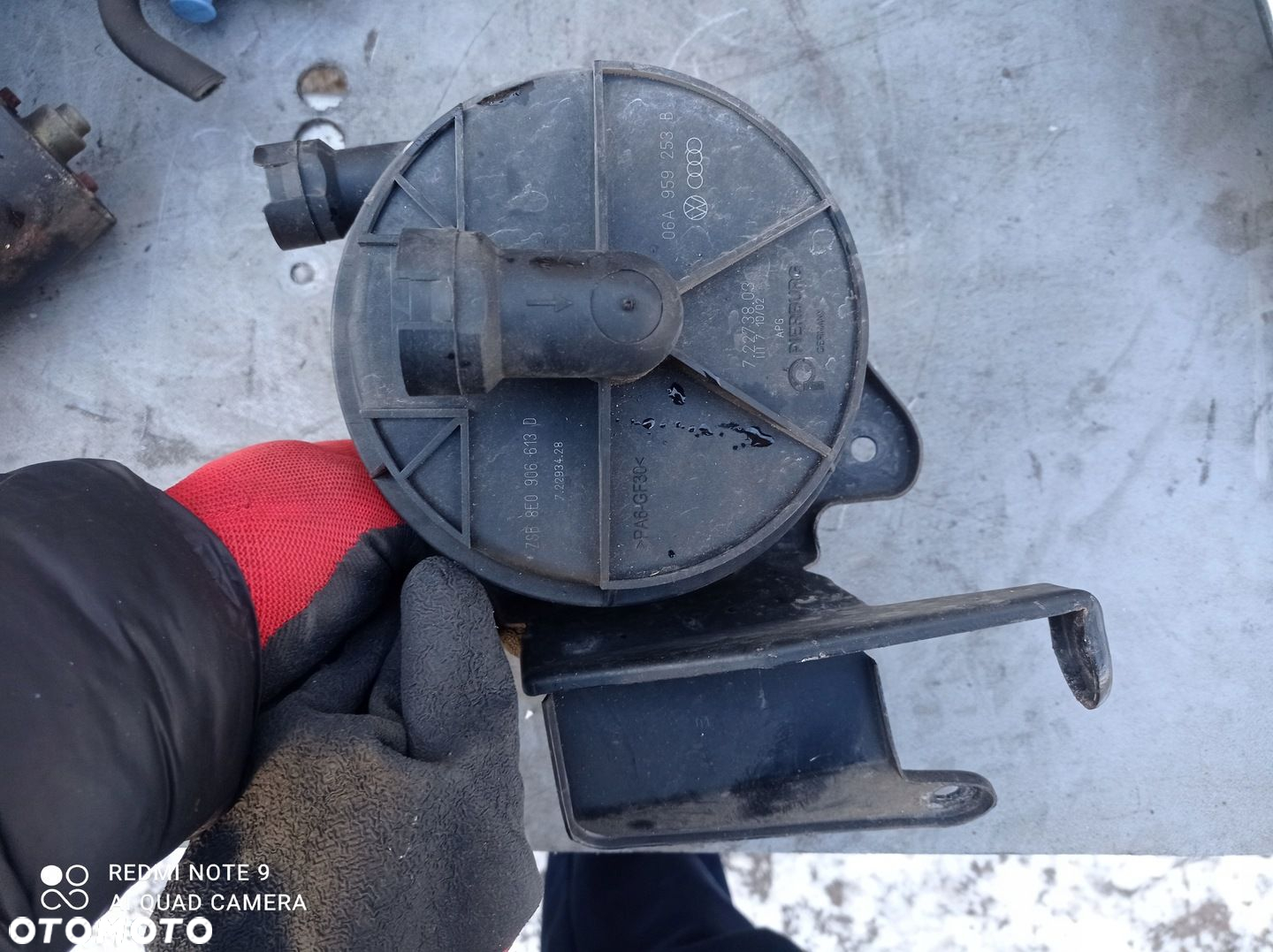Pompa Powietrza Audi A4 B6 2.4 V6 8E0906613D - 2