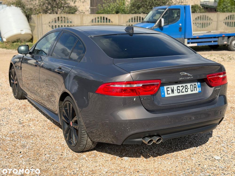 Jaguar XE 2.0 D R-Sport - 7