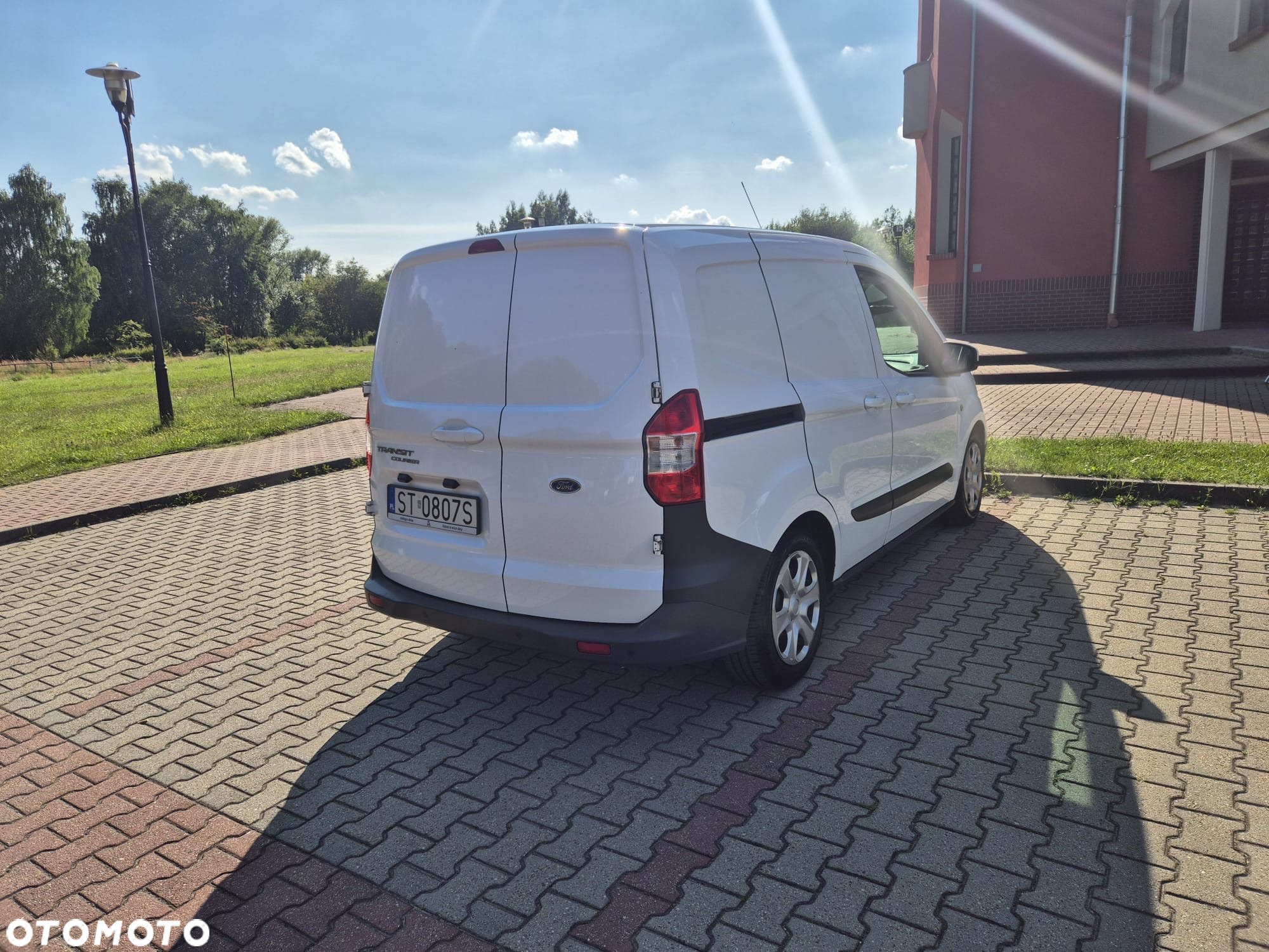 Ford Transit Courier - 11