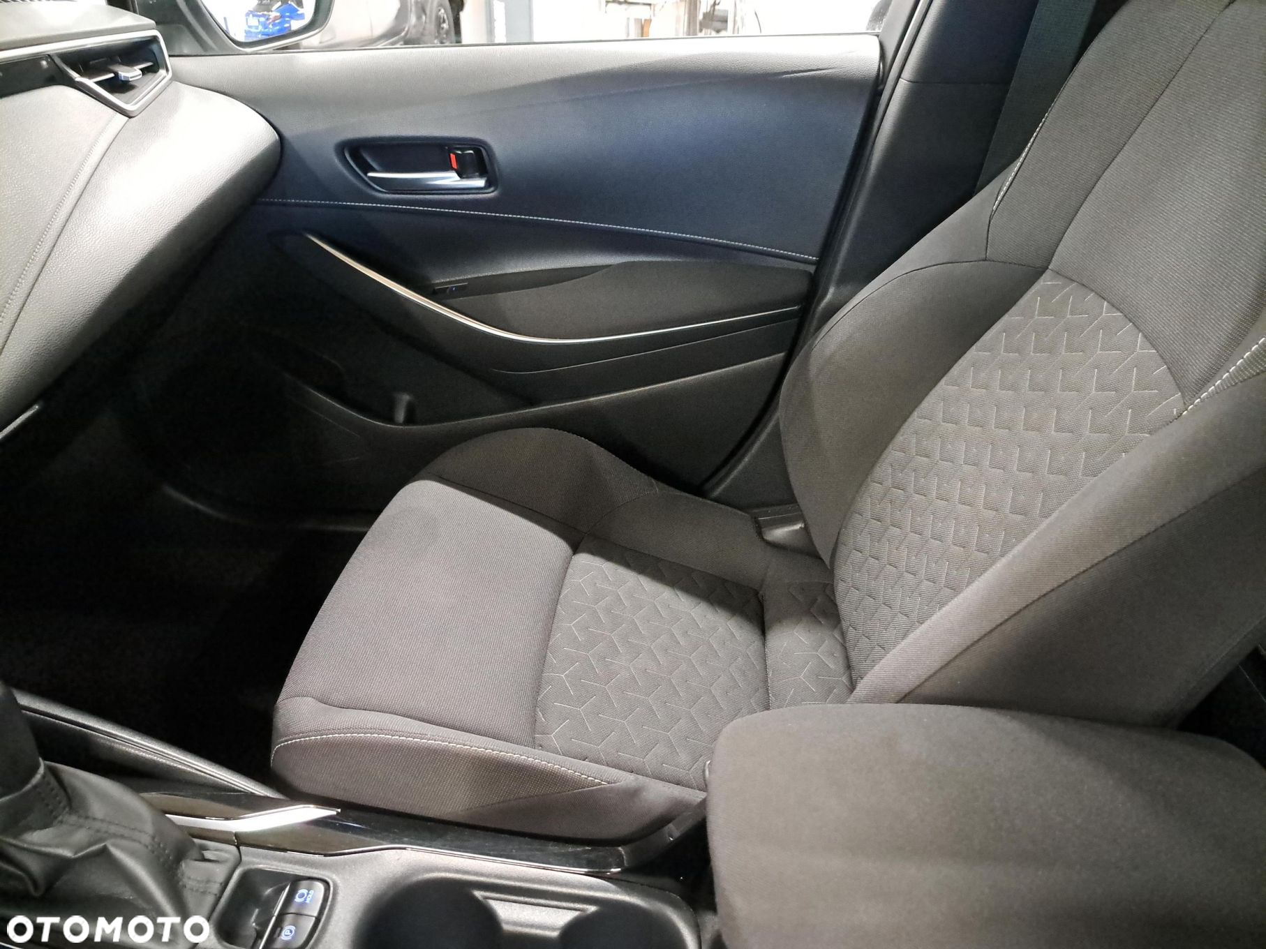 Toyota Corolla - 25