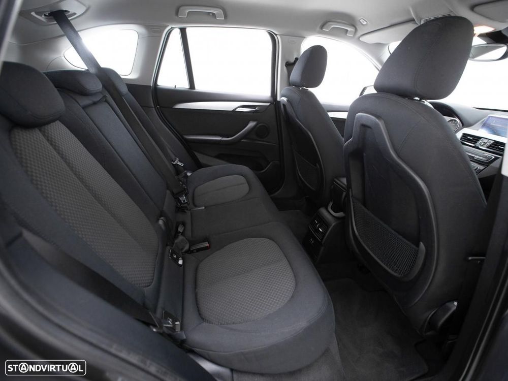 BMW X1 25 e xDrive Corporate Edition - 12