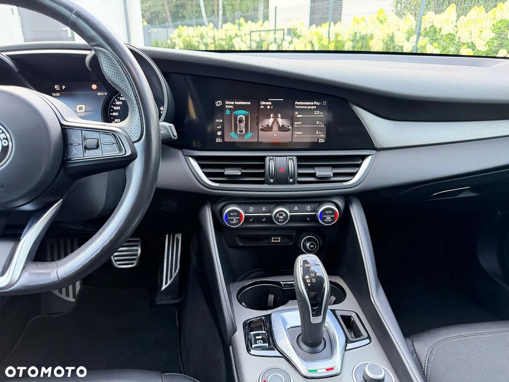 Alfa Romeo Giulia ver-2-0-turbo-16v-at8-sprint - 11