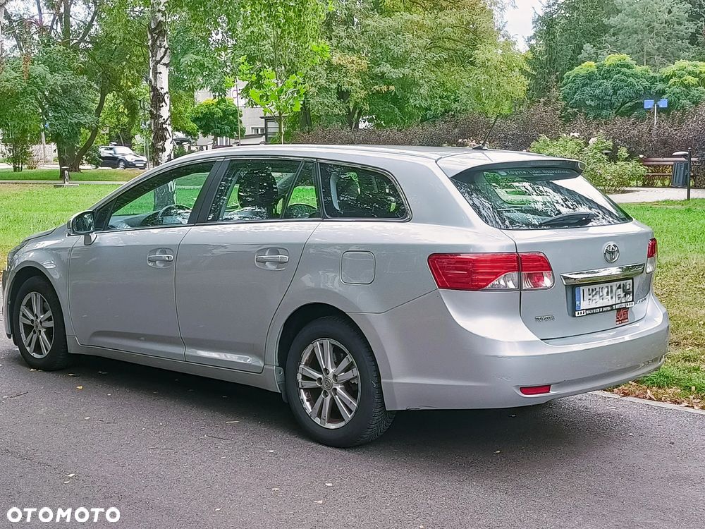 Toyota Avensis 2.0 D-4D Sol - 2