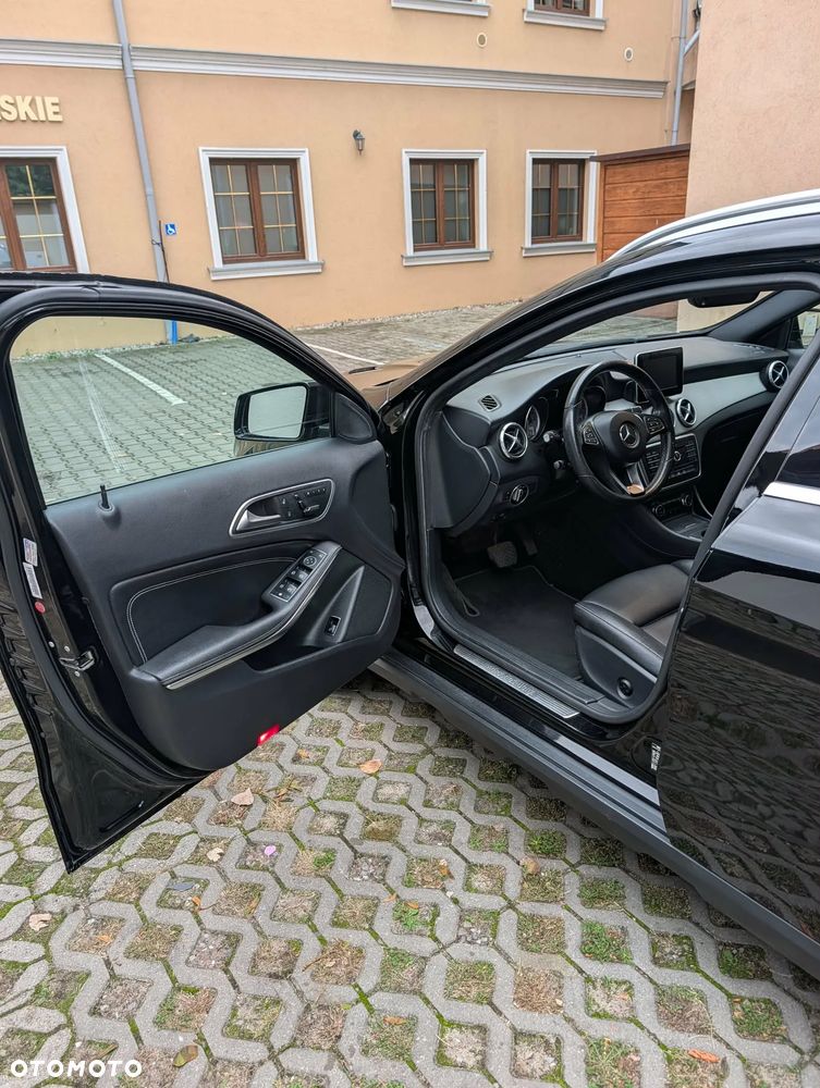Mercedes-Benz GLA 250 7G-DCT UrbanStyle Edition - 22