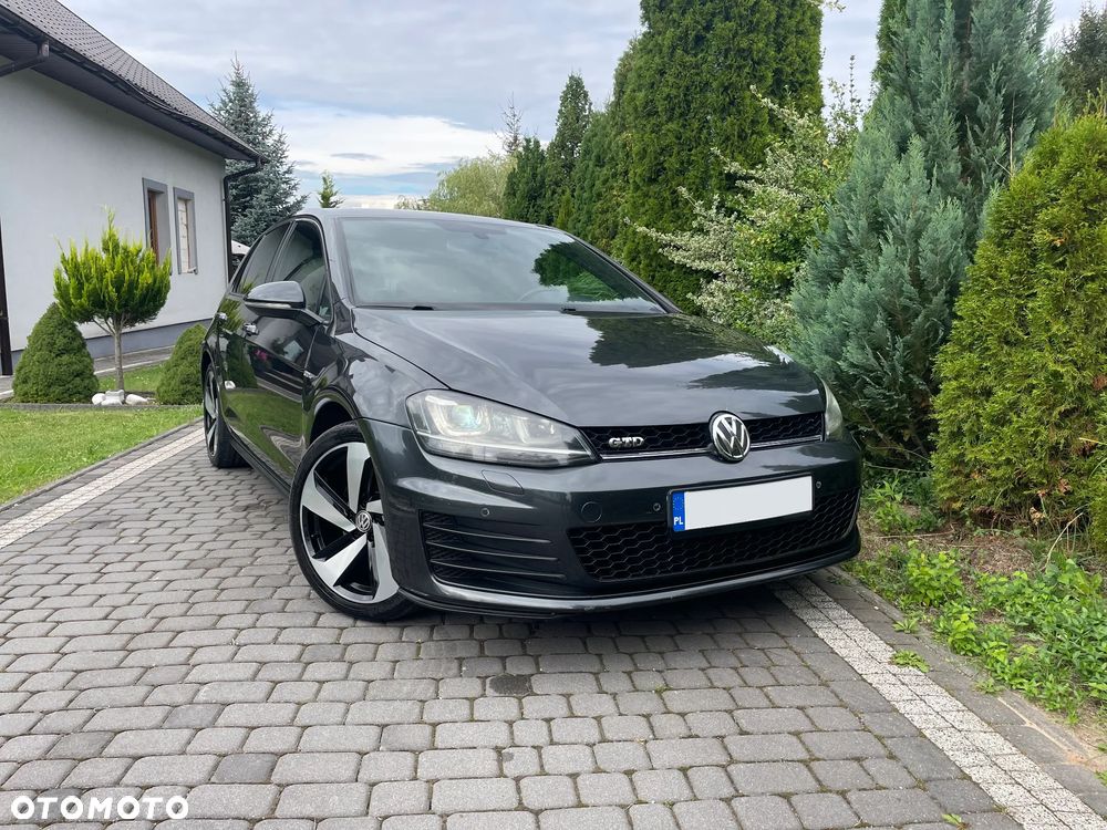 Volkswagen Golf - 22
