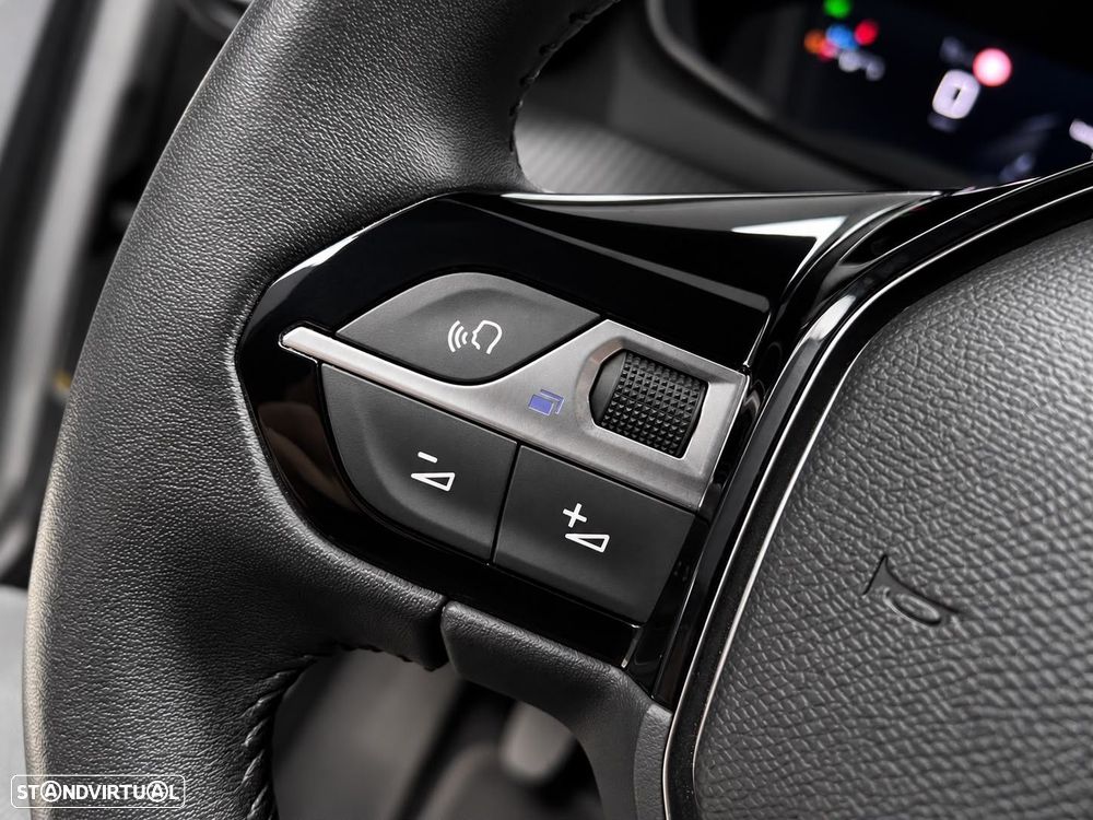 Peugeot 2008 1.2 PureTech Allure - 12