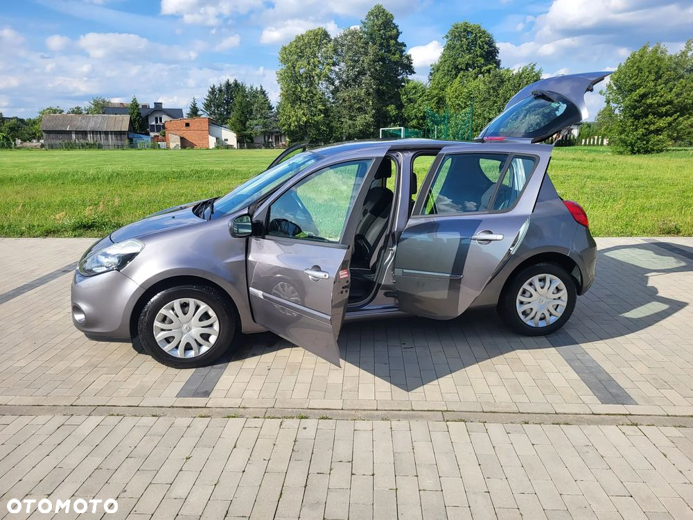 Renault Clio 1.2 16V Alize - 8