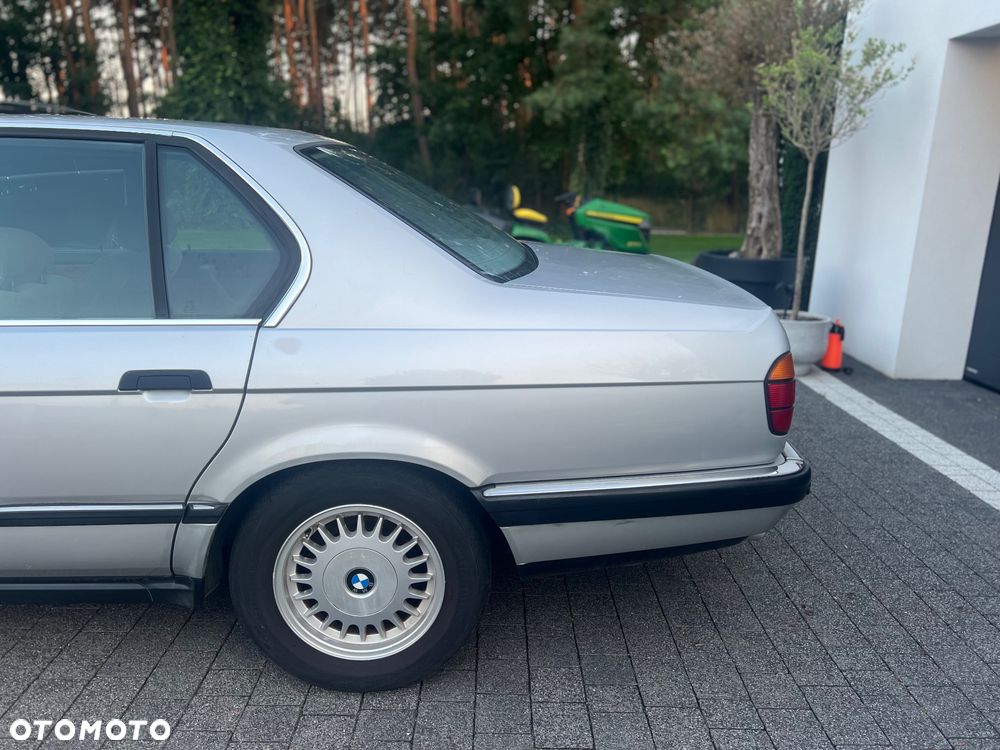 BMW Seria 7 740i V8 - 7
