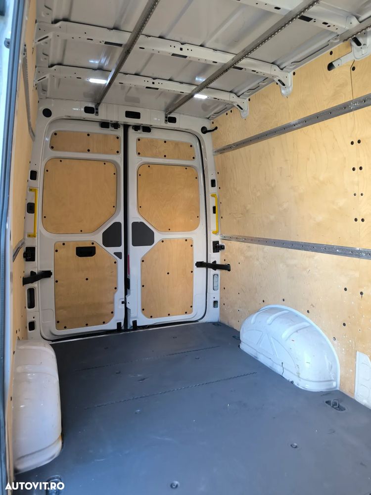 Volkswagen Crafter - 11