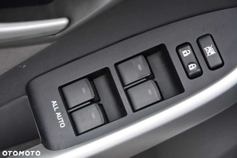 Toyota Prius 1.8 HSD Prestige - 32