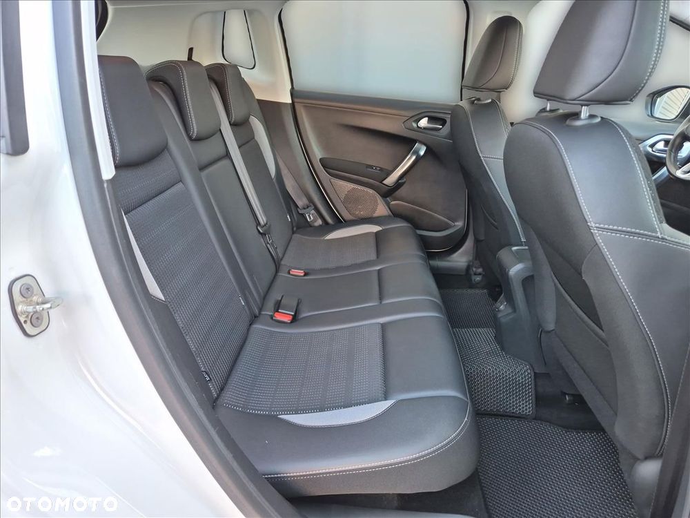 Peugeot 2008 1.6 BlueHDi Allure S&S - 11