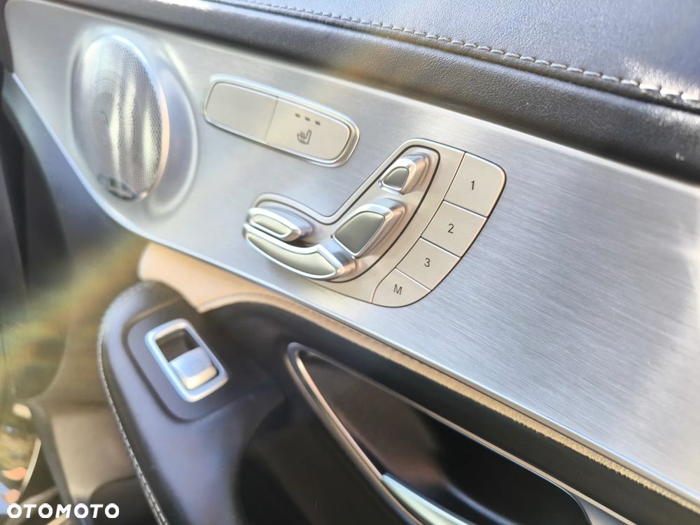 Mercedes-Benz Klasa C AMG 63 S AMG Speedshift 7G-MCT - 19