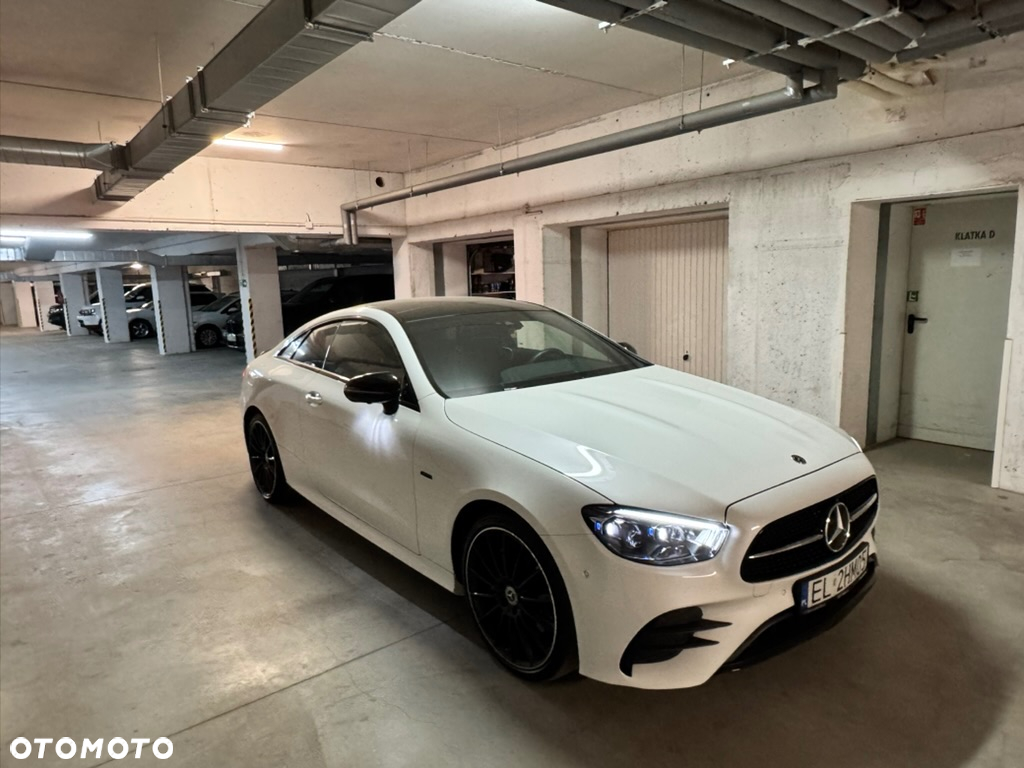 Mercedes-Benz Klasa E 200 Coupe 4-Matic 9G-TRONIC - 25