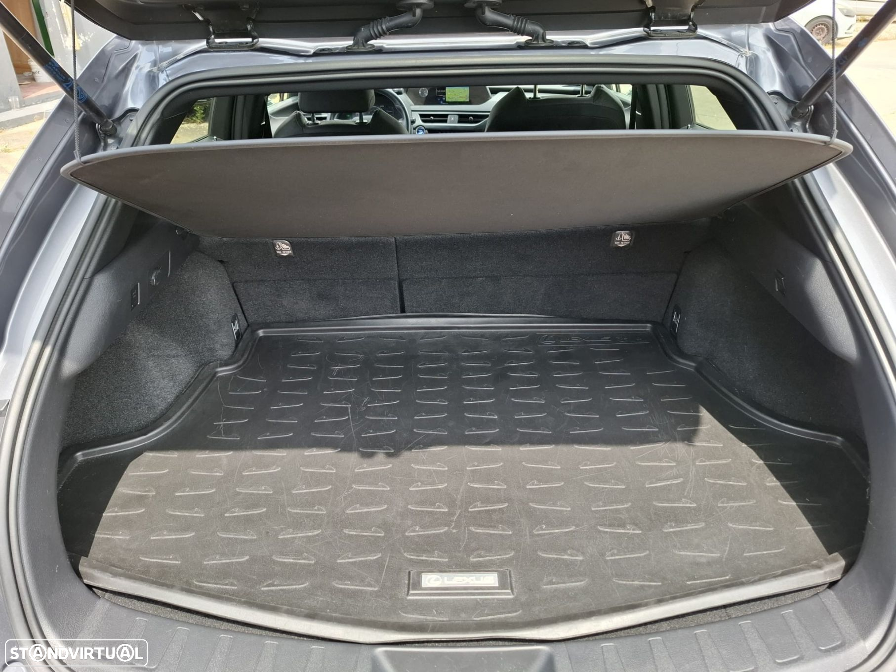 Lexus UX 250h Executive - 46