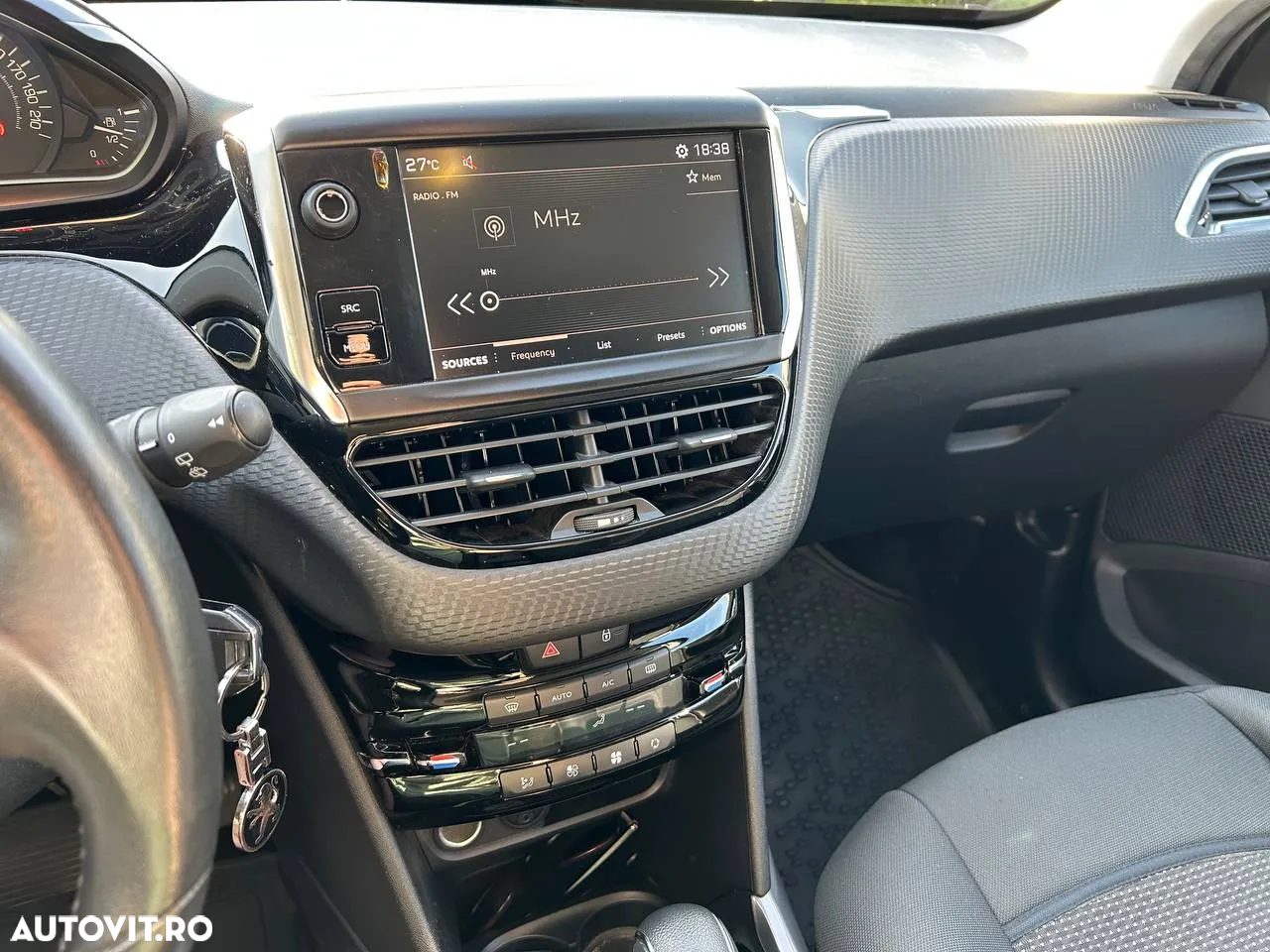Peugeot 2008 1.2 PureTech Turbo EAT6 S&S Active - 10