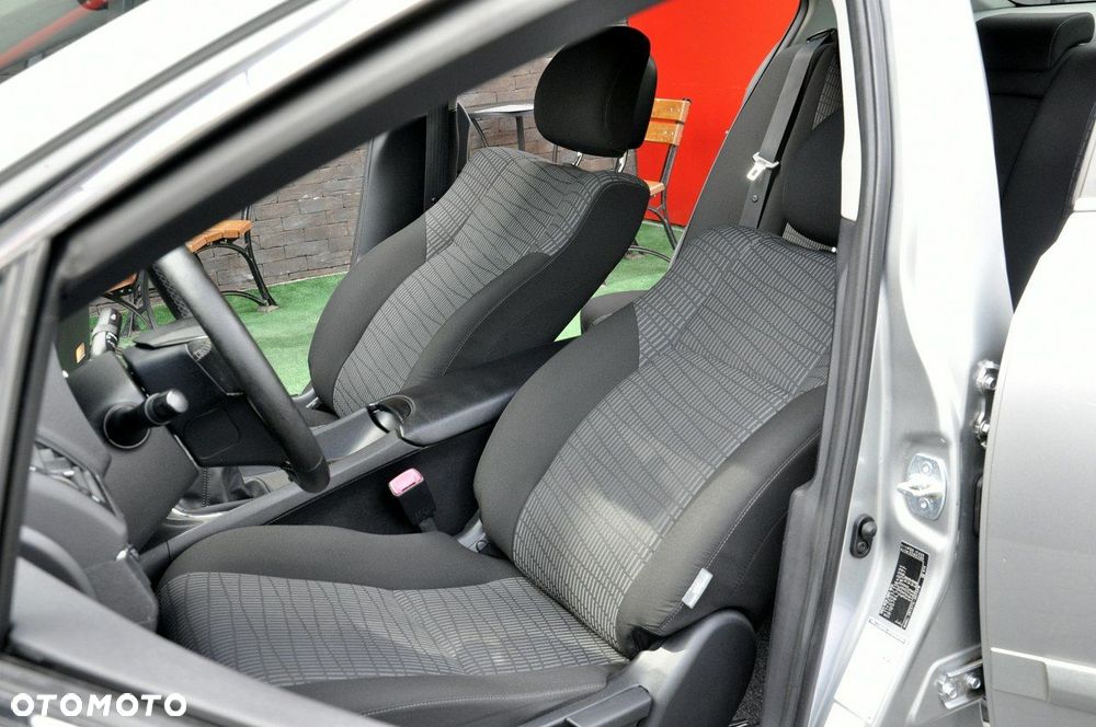 Toyota Avensis 1.8 Active - 20