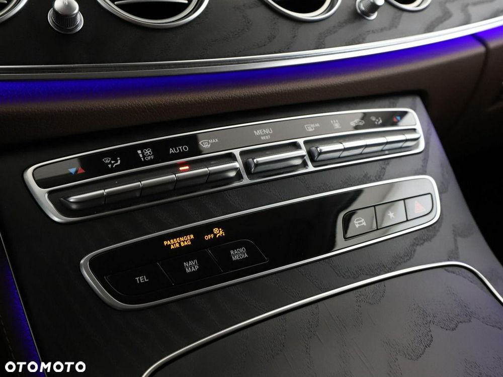 Mercedes-Benz Klasa E 300 de 4-Matic Avantgarde - 31