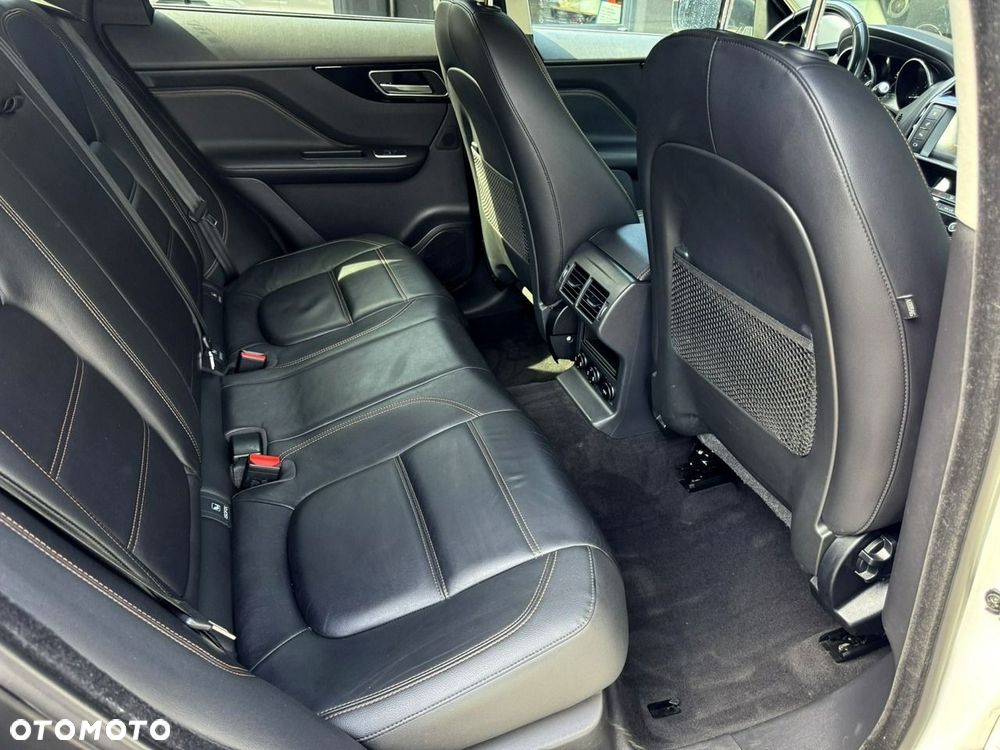Jaguar F-Pace - 15