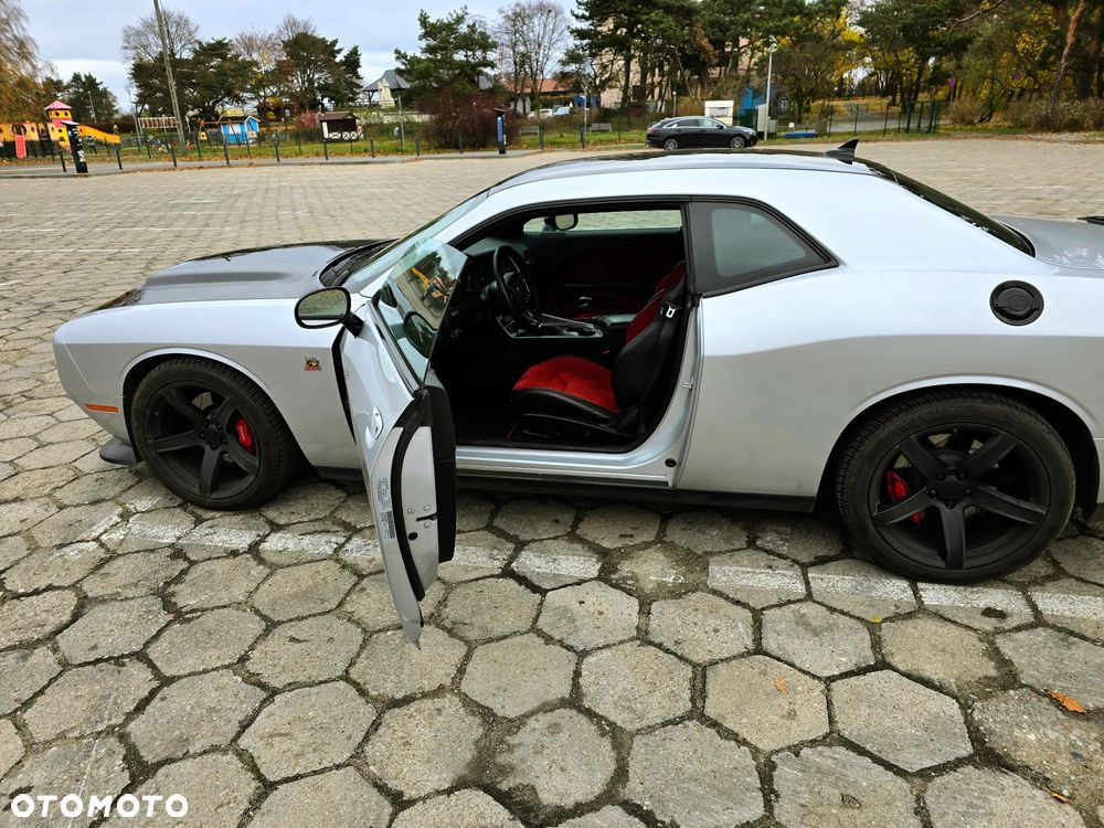Dodge Challenger - 4