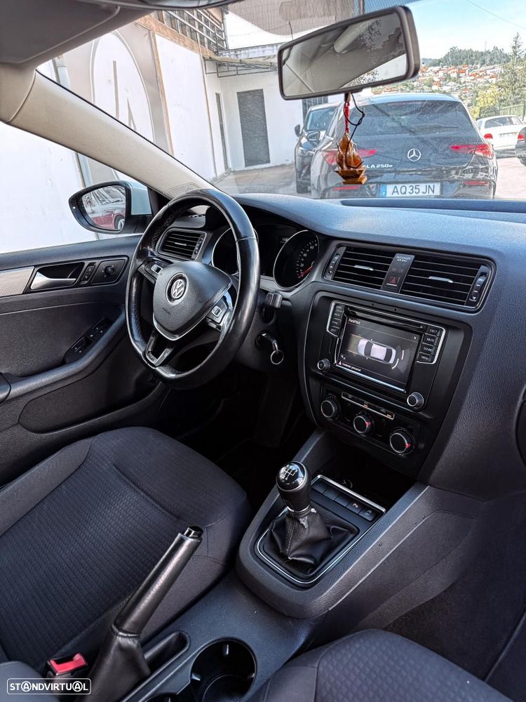 VW Jetta 2.0 TDI Trendline - 7