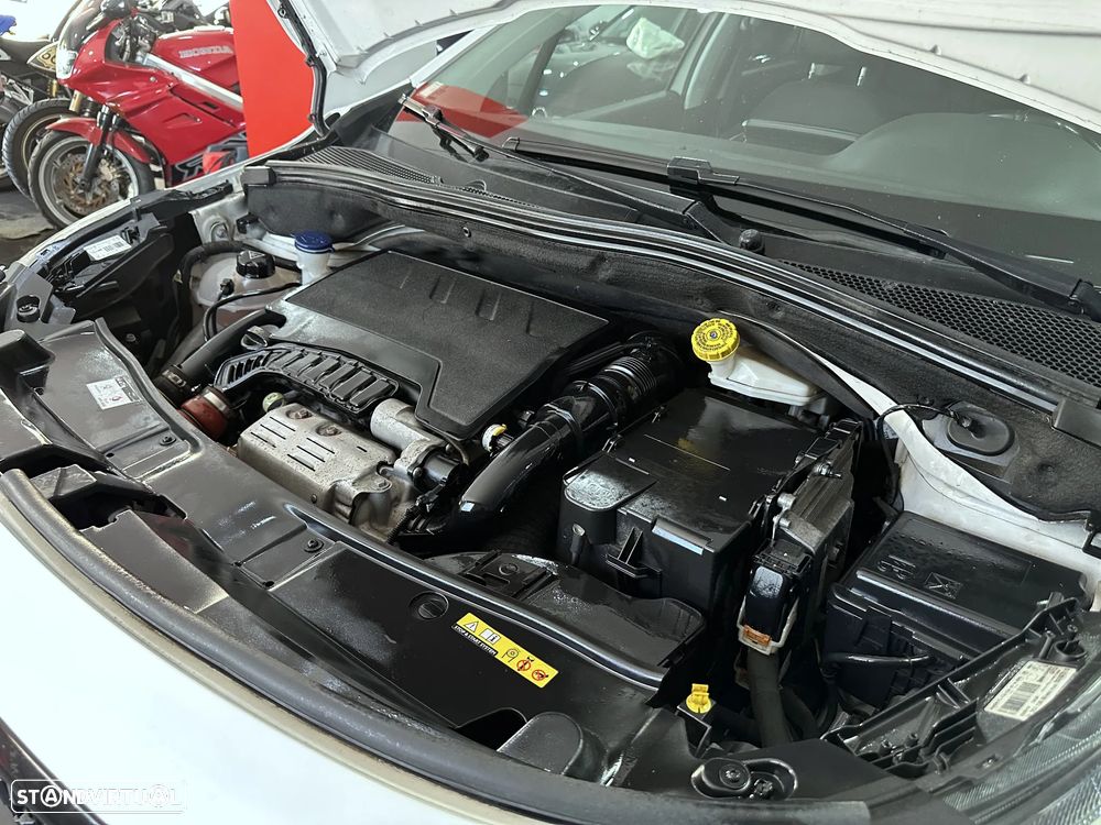 Peugeot 2008 1.2 PureTech GT Line - 41