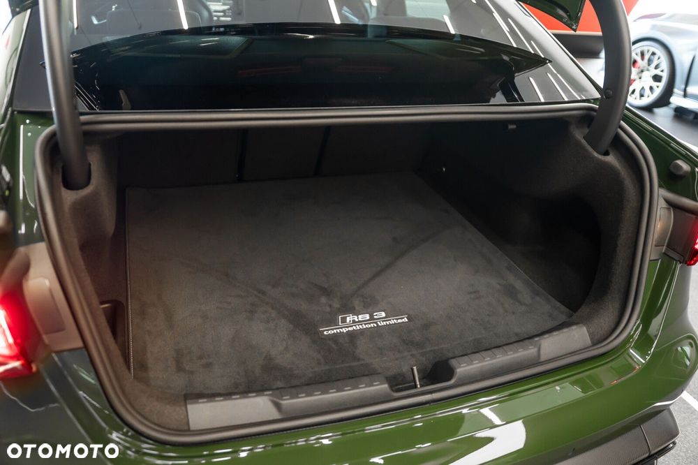 Audi RS3 Limousine - 8